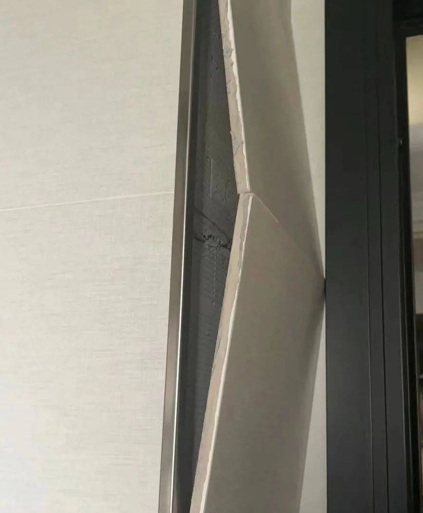 地面瓷砖空鼓会造成什么问题(地面瓷砖空鼓会造成什么问题和影响)